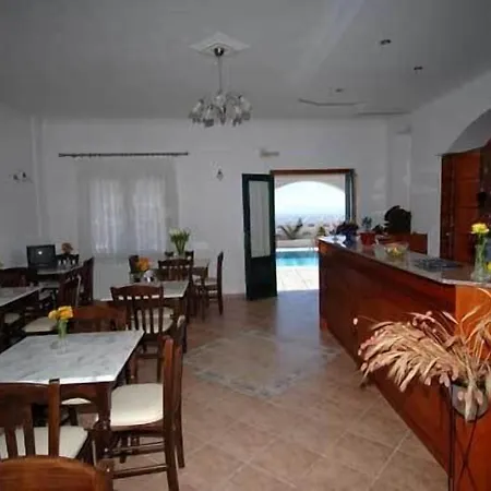 بيت ضيافة Koronios 4*