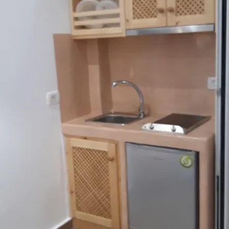 بيت ضيافة Koronios 4*