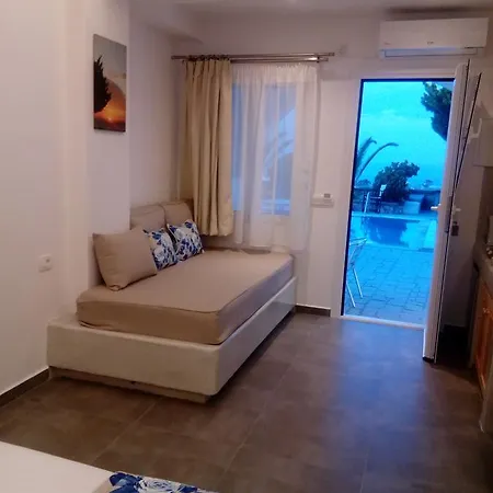 Koronios بيت ضيافة ثيرا