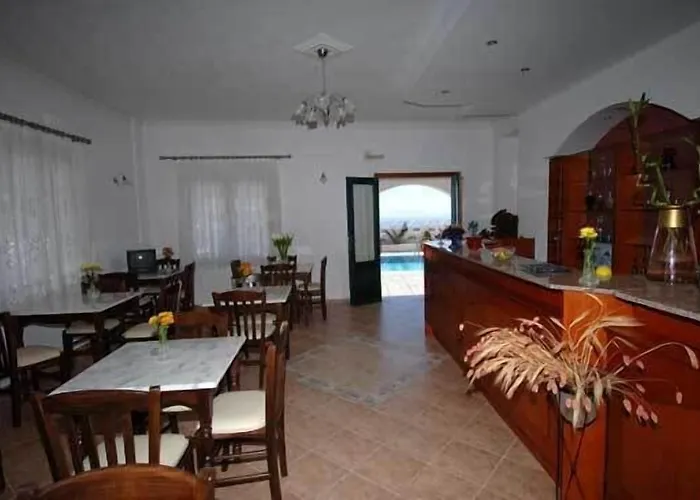 بيت ضيافة Koronios 4*