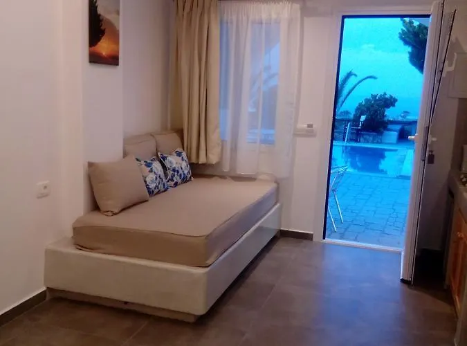 Koronios بيت ضيافة ثيرا